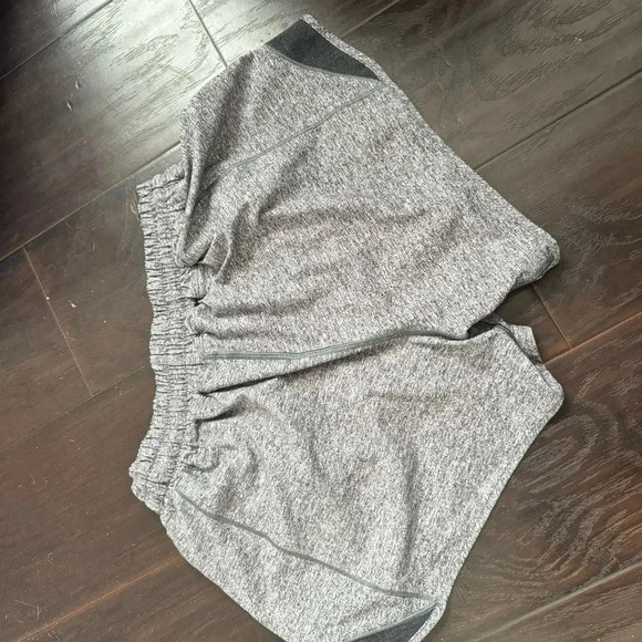 Lululemon Tracker Low-Rise Lined Short 4" 6 - Picture 5 of 7